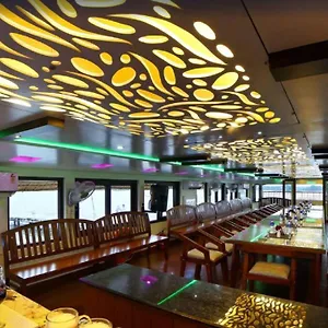 Best Luxury Houseboat, Kerala Hotel